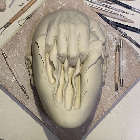 Artist Distorts Reality in Mind-Bending Surrealist Sculptures Johnson Tsang, Arte Occulta, Sculpture Art Clay, Posca Art, Tanah Liat, Ceramics Pottery Art, Clay Art Projects, Ap Art, Art Clay