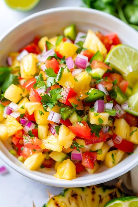 Fresh Pineapple Salsa Recipe, Pineapple Salsa Recipe, Easy Salsa, Healthy School, Pineapple Salsa, Fresh Pineapple, Food Plan, Fresh Salsa, Homemade Salsa