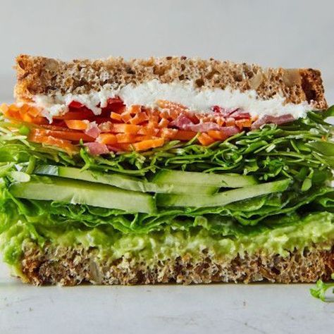 Meatless Sandwiches That Make Great Packed Lunches – SheKnows California Sandwich, Veggie Sandwich Recipes, Sandwich Vegetarian, Resep Sandwich, Vegetarian Sandwich, Veggie Sandwich, Makanan Diet, Chapati, Meatless Meals