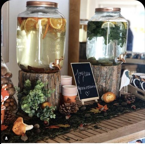 Woodsy Shower Theme, Woodsy Decor Party, Woodland Forest Centerpieces, Forrest Animal Baby Shower Theme, Sustainable Baby Shower Ideas, Forest Baby Shower Theme Boys, Woodland Baby Shower Food Ideas, Woodland Baby Shower Theme Food, Woodlands Theme Baby Shower Boy