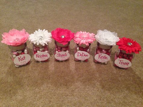 Valentine's Day treats for my co-workers! Valentines Gift For Coworkers Diy, Small Valentines Gifts, Coworkers Valentines, Simple Valentines Gifts, Adult Valentines, Teacher Valentine Gifts, Staff Gifts, Valentine Gifts For Mom, Homemade Valentines