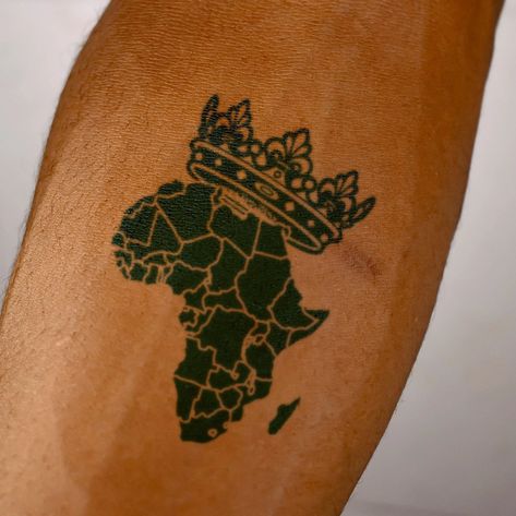 Africa Map Tattoo Men, African Tattoo Ideas For Men, Africa Map Tattoo, Crown Neck Tattoo, African Tattoo Ideas, Crown Hand Tattoo, Tattoo Back Of Neck, Africa Tattoo, Crown Tattoo Men