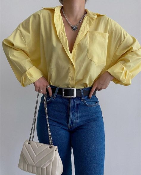 Yellow Button Up Shirt Outfit, Button Up Shirt Outfit Summer, Yellow Shirt Outfit, Yellow Button Up Shirt, Canvas Tennis Shoes, Outfits Con Camisa, Shirt Outfit Summer, Oval Pendant Necklace, Iranian Women Fashion