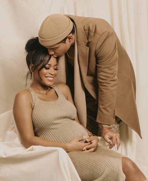 Shooting Couple, Mother Daughter Fashion, Couple Pregnancy Photoshoot, Baby Shower Photography, Maternity Photoshoot Poses, Pretty Pregnant, Couples Baby Showers, Keke Palmer, Black Love Couples