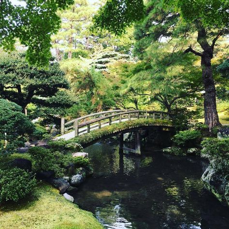 Lives Unique! - Garden of the Emperor’s Residence, Kyoto Imperial... Kyoto Imperial Palace, Palace Gardens, Japan Garden, Japanese Garden Design, Asian Garden, Zen Design, Palace Garden, Imperial Palace, Japanese Gardens