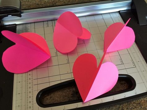 3 Dimensional Paper Hearts Quick And Easy Diy Crafts, 3d Paper Hearts, Heart Diy Crafts, Hearts Paper Crafts, 3d Hearts, Diy Glue, Heart Projects, Heart Diy, Fabric Hearts