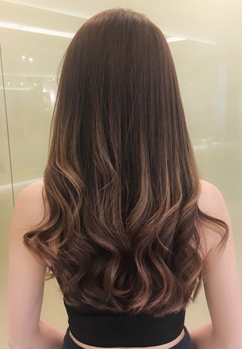 Curls With Saree, Hair Curled At The Ends, Straight Hair With Curly Ends, Farewell Hairstyles, Babyliss Hairstyle, Loose Wavy Curls, Loose Curls Hairstyles, Hair Style On Saree, Hair Inspiration Long