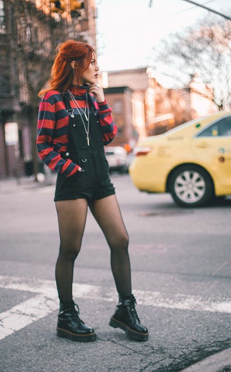 Red Stripes - Le Happy : Le Happy Punk Girl Fashion, Mode Edgy, Look Grunge, Mode Grunge, Tokyo Street Fashion, Grunge Look, Foto Poses, Punk Outfits, Mode Inspo