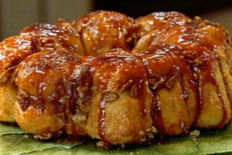 Caramel Monkey Bread, Caramel Sticky Buns, Frozen Dinner Rolls, Paula Deen Recipes, Breakfast Rolls, Canned Biscuits, How To Make Biscuits, Coffee Cakes, Sticky Buns