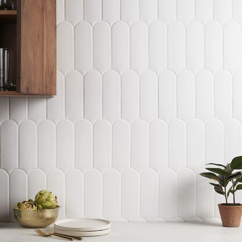 Kitchen Backsplash Tilebar, Modern White Kitchen Backsplash Tile, Bathrooms Art Deco, Backsplash And Flooring Combos, Arched Tile Backsplash, White Scale Tile, Backsplash Coastal Kitchen, Matt White Backsplash Kitchen, White Matte Bathroom Tile