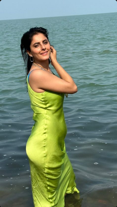 Isha Talwar Hot, Isha Talwar, Elisha Cuthbert, Most Beautiful, Actresses, Quick Saves