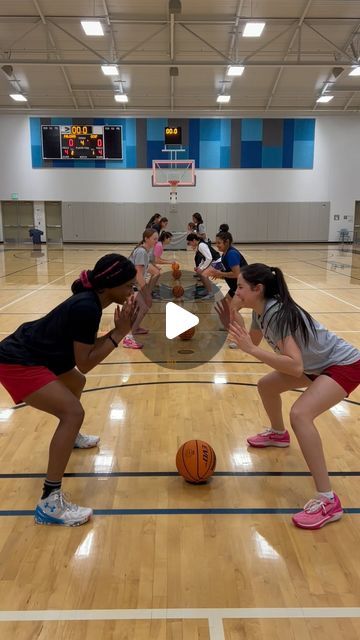 Basketball Game High School, Basketball Party Games Activities, Basketball Team Bonding Ideas, Basketball Team Building Activities, Fun Basketball Games For Kids, Basketball Pep Rally Games, Pep Rally Game Ideas, Pep Assembly Games, Basketball Party Games