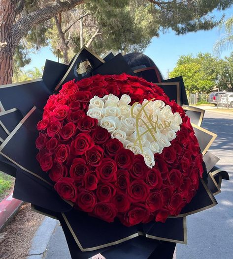 ꧁༺𝐋𝐮𝐱𝐅𝐥𝐨𝐫 𝐅𝐥𝐨𝐰𝐞𝐫𝐬 𝐈𝐧𝐜.༻꧂ on Instagram: “Chose your colors! 125 rose bouquet with design. ♥️ #roses #ramobuchon #florista #florist #inlandempire #smallbusiness #explorepage #foryou…” 100 Roses Bouquet, 100 Red Roses, 100 Roses, Love Rose Flower, Proposal Planning, Valentines Couple, 20th Birthday, Flower Rose, Love Rose