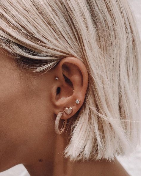 Ear Piercing Helix, Piercings Oor, Anti Helix, Spiderbite Piercings, Piercing Eyebrow, Ear Peircings, Cool Ear Piercings, Cute Ear Piercings, Geode Earrings