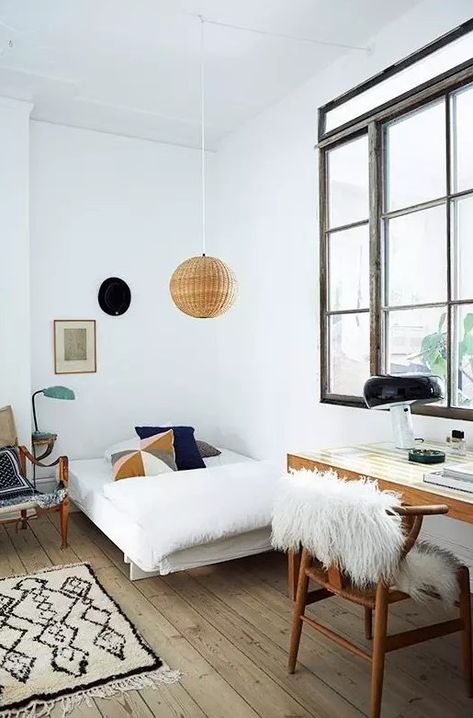 a teen Scandinavian room with a small bed, a desk and a chair, a rattan pendant lamp and a large window with no curtains Minimalist Dekor, Interior Minimalista, Scandinavian Bedroom, Hus Inspiration, Teen Room, Scandinavian Home, Minimalist Interior, Beautiful Bedrooms, Minimalist Bedroom