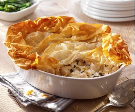 Top Simon Rimmer's juicy chicken and leek pie with filo pastry to add a crunch the family will love Filo Pastry Recipes, Chicken And Leek Pie, Leek Pie, Pasta Fillo, Healthy Italian, Tesco Real Food, Fish Pie, Filo Pastry, Pastry Pie