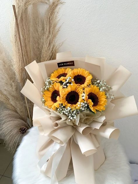 Flowerflower Sunflower Hand Bouquet, Sunflower Bouquet Arrangement, Sunflower Roses Bouquet, Sunflower Daisy Bouquet, Small Sunflower Bouquet, Sunflower And Daisy Bouquet, Sunflower Bouquet Aesthetic, Rose And Sunflower Bouquet, Sunflower Bouquet Gift