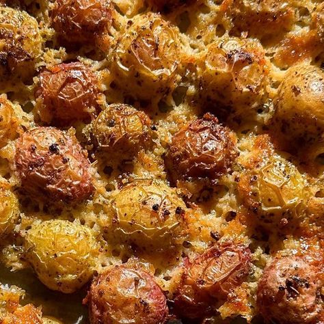 yumlabels on Instagram: "Part 1 🧀🥔Crispy parmesan sheet pan potatoes 🥔🧀 😍😍😍 buttery, salty, crispy on the outside with a tender and perfectly seasoned potato to bite into. I mix about 2-2 & 1/2 Tablespoons of melted butter with 3-4 cup grated parmesan but the recipe is very forgiving if the ratio isn’t exact (what can go wrong with cheese and butter involved?). Saw trending all over tiktok and tried it with potatoes and broccoli now… what next?! . . . #cheesypotatoes #roastedpotatoes #parmesanpotatoes #babypotatoes #sidedish #easyrecipes #viralrecipes #trendingrecipes #yumlabels #easyrecipes #healthylifestyle #healthyrecipes #gratedparmesan" Crispy Parmesan Sheet Pan Potatoes, Sheet Pan Potatoes, Pan Potatoes, Potatoes And Broccoli, Potatoes In Oven, Mini Potatoes, Parmesan Potatoes, Small Potato, Parmesan Crusted