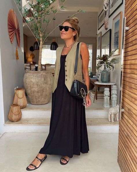 Nyc Summer Outfits 2024, Classic Amy, Friday Style, Waistcoat Outfit, Vest Outfits For Women, 2023 Mood, Look Zara, 여름 스타일, Europe Outfits