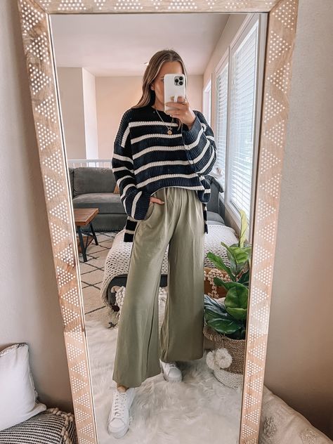 Cute Dress Pants Outfits, School Appropriate Outfits Fall, Modest Fashion With Pants, Cute Casual Teacher Outfits Winter, Cute Comfortable Teacher Outfits, Fall Colored Pants Outfits, Boho Therapist Outfit, Student Teaching High School, Flowy Pants Outfit Modest