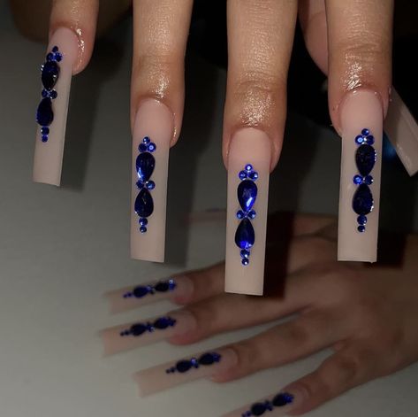 Blue Righnstone Nails, Blue Bling Nails Rhinestones, Nails With Blue Rhinestones, Nail Rhinestone Placement, Bling Placement On Nails, Blue Gem Nails, Blue Rhinestone Nails, Blue Nails With Rhinestones, Gem Placement On Nails