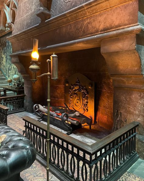 slytherin common room fireplace aesthetic harry potter hogwarts Harry Potter Interior, Fireplace Aesthetic, Interior Fireplace, Slytherin Common Room, Aesthetic Harry Potter, Room Fireplace, Common Room, Harry Potter Hogwarts, Hogwarts