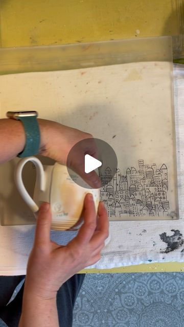 Stencil Ceramics, Drawing On Pottery, Underglaze Drawing, Screen Printing Ceramics, Underglaze Painting On Pottery, Drawing Pottery, Silk Screen Printing Design, Printed Ceramics, Ceramic Drawing