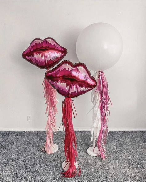 Bratz Party Decorations, School Dance Decorations, Balloons Aesthetic, Valentines Day Tablescapes, Valentine's Home Decoration, Mean Girls Party, 18th Birthday Party Themes, Purple Birthday Party, Balloon Tower