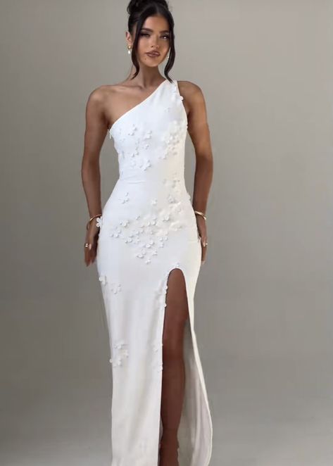 Elegant Dresses Classy Short, 2 In 1 Gown, Graduation Dress University Classy, White Graduation Gown, Ball Wedding Gowns, White Wedding Guest Dress, White Dress With Pearls, White Wedding Guest Dresses, Total White Outfit