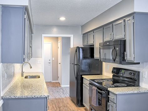 Park South Apartment Rentals - Kansas City, MO | Zillow Kansas City Apartments, Corporate Housing, Temporary Housing, Leasing Office, City Apartments, Apartment Communities, Subway Tile Backsplash, Private Patio, Kansas City Mo