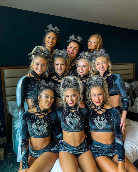 Tcu Cheerleaders, Cheer Practice Outfits, Cheerleading Stunt, Cute Cheer Pictures, Cheers Photo, Cheer Athletics, Cheer Poses, Cheer Practice, Cheer Hair