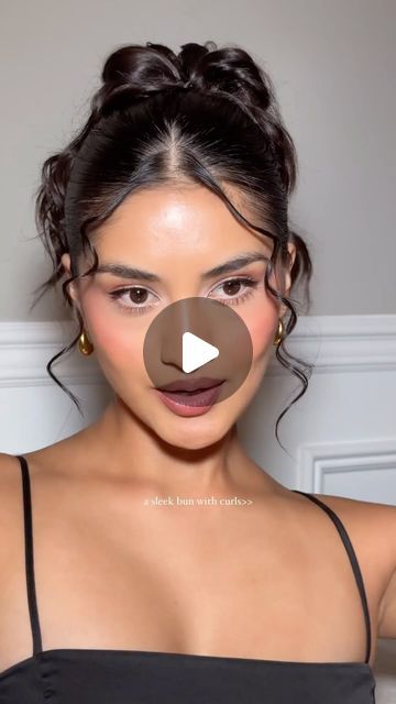 Paola Matute on Instagram: "Adding curls to your sleek bun is just 😮‍💨🖤🖤  ✨Save for later ✨ #easyhairstyles #sleekbun #hairtutorial #quickhairstyles #hairideas #updo" Slick Back Bun With Curls Out, How To Do Sleek Bun, Low Slick Bun Hairstyles, Curly Slick Back Hairstyles, Slick Curly Bun, Low Slick Back Bun, Slick Back Updo, Slick Back Bun Tutorial, Sleek Updo Hairstyles