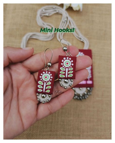 •|| CHITRA || চিত্র ||• Hand-painted Set 🎨🖌️ Neckpiece is adjustable as you can tie the thread as per your length and look at the cutest Hooks ❤️ Together a complete statement piece ❤️ Colour Customisable! DM for details 🩷 . . . . . . . . . . . . . [handcrafted, handmade jewelry, hand painted, big size pendant, big size necklace, customised necklace, set, neckpiece earrings set, Handmade set, earrings, hanging earrings, small earrings, earrings collection, handcrafted, handmade with love, han... Painted Necklace, Diy Earrings Easy, Hand Painted Necklace, Earrings Hanging, Handmade Clay Jewelry, Abstract Art Diy, Earrings Hoops, Hand Embroidery Projects, Set Earrings