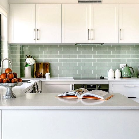 Transform your kitchen into a peaceful paradise of pure DELICIOUSNESS with a feature splashback using our Union Gloss tile in this beautiful 🧘calming🧘 Green. Head to our website here 👉🏼 https://bit.ly/3df7Se7 to find out more about the Union Green Gloss! #ichosebeaumonts #beaumonttiles #tiles #ihavethisthingwithtiles #kitchensplashbacks Dapur Moden, Blue Subway Tile, Shelves Kitchen, Kabinet Dapur, Classic Kitchen, Subway Tiles, Kitchen Tile, Kitchen Tiles Backsplash, Kitchen Redo