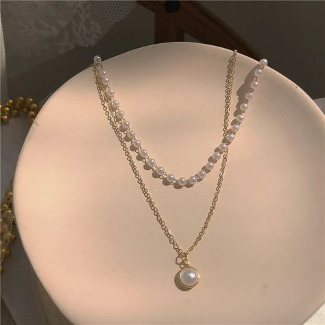 Pearl Necklace Aesthetic, Layer Chain Necklace, Layer Chain, Layered Pearl Necklace, Pretty Jewelry Necklaces, Double Necklace, Pearl Necklace Vintage, Layered Chain Necklace, Beaded Jewels