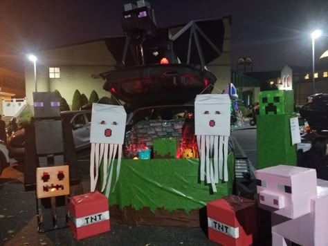 Mind Craft Trunk Or Treat, Minecraft Trunk Or Treat Ideas, Roblox Trunk Or Treat Ideas, Trunk Or Treat Van Ideas, Vampire Trunk Or Treat Ideas, Minecraft Trunk Or Treat Ideas For Cars, Trunk Or Treat Minecraft, Minecraft Halloween Decorations, Minecraft Trunk Or Treat