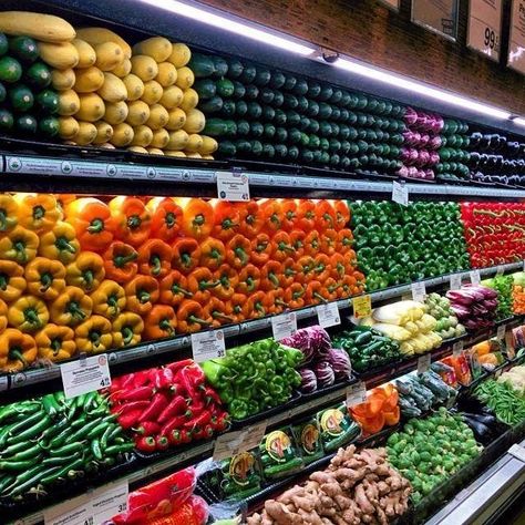 Whole Foods Grocery Store, Taste In Men, Fruit And Veg Shop, Supermarket Display, Vegetable Shop, Grocery Store Design, Fruit Packaging, Fruit And Vegetable Storage, Supermarket Design