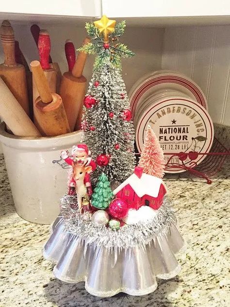 Antique Crafts, Vintage Jello, Bottlebrush Trees, Christmas Diorama, Vintage Christmas Crafts, Tin Ornaments, Silver Christmas Decorations, Christmas Vignettes, Altered Tins