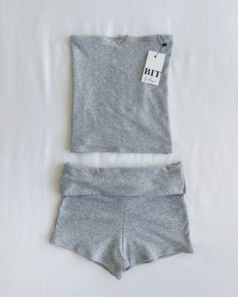 * All preorders for this item ship within 1-2 weeks! Soft and stretchy gray tube top and matching fold over shorts Sustainably handmade with deadstock cotton fabric Slightly cropped fit and fully hemmed Shorts and front part of top are double layered and not see through Model is wearing a size S Free U.S. shipping! Two Piece Set Aesthetic, Comfort Sweat Set, Casual Tube Top Outfit, Fold Over Shorts, Cute Sets Two Pieces, Cute Shorts Outfits, Clothes Baddie, Mini Shorts Outfit, Cute Matching Sets