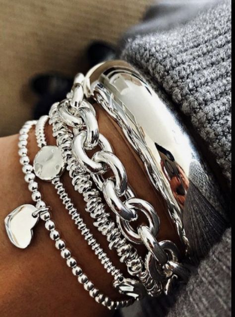 Chunky Silver Jewellery, Silver Bracelet Stack, Hiking Hairstyles, Backpack Hiking, Summer Hiking, Backpacking Hiking, Chunky Jewelry, Hiking Backpack, Hiking Outfit