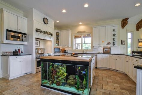 Kitchen Island Brings The Tropics With Aquarium To Your Home - Decor10 Blog Interior Design Kitchen Rustic, Large Fish Tanks, Interior Design Kitchen Small, Kitchen Interior Design Modern, Celebrity Houses, Custom Kitchen, Küchen Design, Beautiful Kitchens, House Inspo