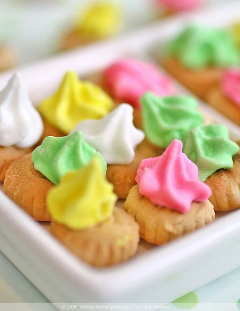 fancy gem cookies (beijinhos) Vegetarian High Protein, Iced Gems, Party Finger Foods, Afternoon Tea Parties, My Feelings, Tea Party Birthday, Favorite Candy, Portuguese Recipes, Music Music