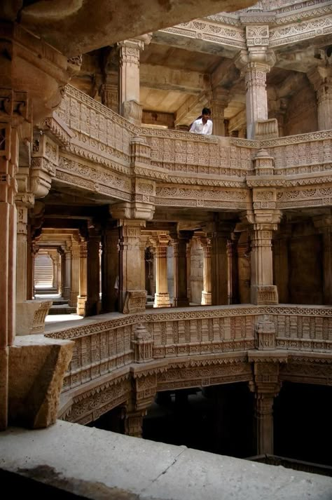 Indian Temple Architecture, Ancient Queen, India Architecture, Ancient Indian Architecture, Temple Architecture, Indian Architecture, Desi Aesthetic, Ancient India, Background Ideas