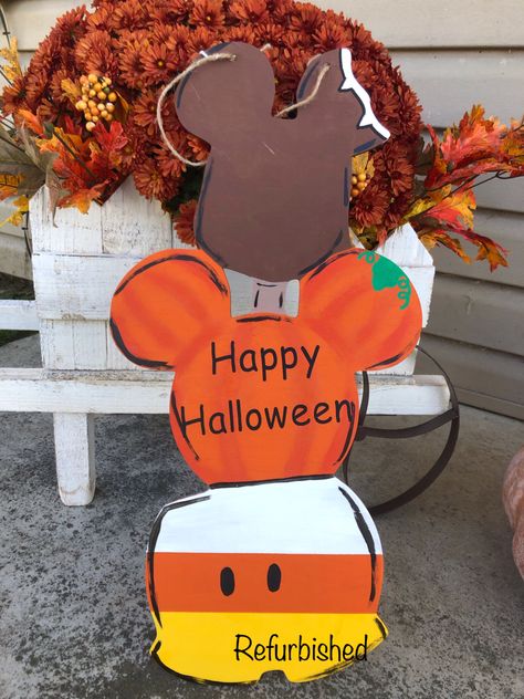 Disney Halloween Wood Cutouts, Hand Painted Door, Painted Door, Fall Door Hangers, Halloween 1, Fall Door, Wood Cut, Painted Doors, Wood Cutouts