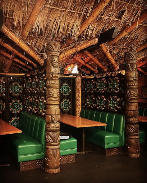 Tiki Bar Interior, Dark Tiki Aesthetic, Tiki Aesthetic, Tiki Room Decor, Tiki Bar Ideas, Hawaiian Bar, Tiki Table, Tiki Backyard, Vintage Tiki Bar