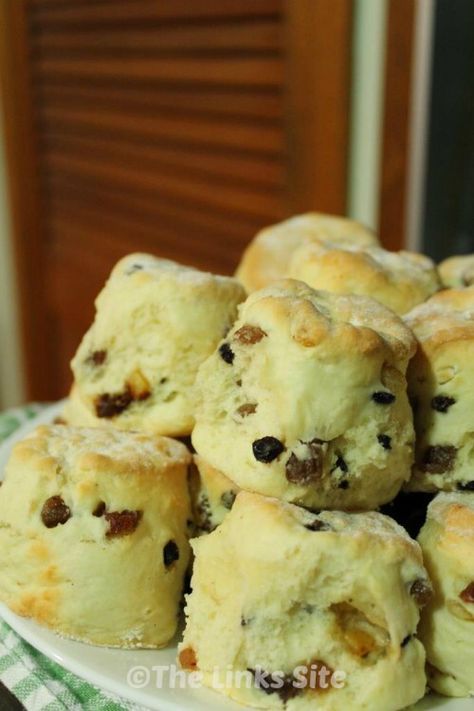 3 Ingredient Scones, Fruit Scones Recipe, Baking Scones, Fruit Scones, Future Chef, Scones Recipe Easy, Sweet Breakfast Treats, Scones Easy, Dried Fruit Mix