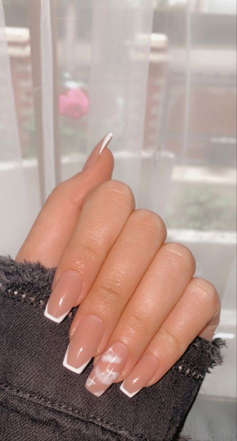 Ongle blanc nuage Ongles Blanc Laiteux Nail Art, Nail Art Blanc, Ongles Beiges, Bullet Planner, Transparent Nails, Work Nails, Soft Nails, Cute Wallpaper For Phone, Wedding Nails