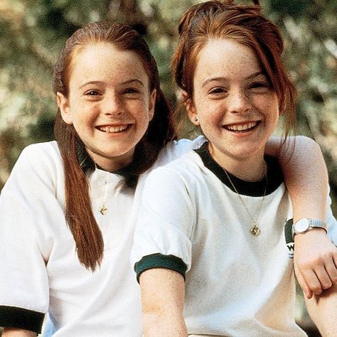 whatever happened to lindsay lohan's twin sister tatyana lohan from the parent trap? Parent Trap, Michelle Trachtenberg, Childhood Movies, Movies And Series, Lindsay Lohan, Awkward Moments, 90s Kids, Film Serie, Great Movies