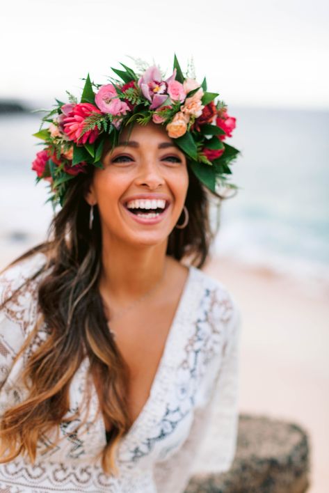 Electric Beach Oahu, Hawaiian Flower Crown, Hawaiian Wedding Flowers, Wedding Hair Flower Crown, Hawaii Beach Wedding, Wedding Flower Crown, Fiesta Tropical, Flower Crown Wedding, Hawaiian Wedding