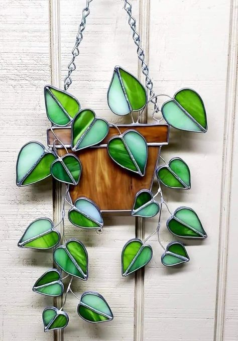 Moment Drawing, Stained Glass Garden, Kunst Inspo, Stained Glass Sun, Plant Hanging, Tiffany Lamp, Glass Paintings, Stained Glass Ornaments, Stained Glass Decor